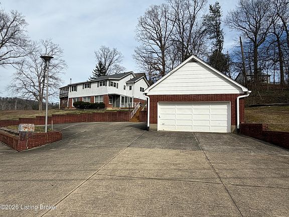 4th image of 811 S Park Rd