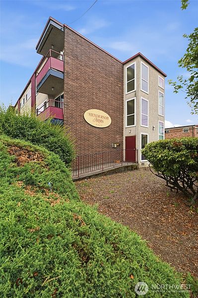 3rd image of 4803 S Henderson Street