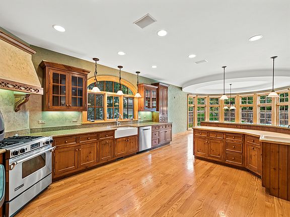 5th image of 4817 Woodland Ave