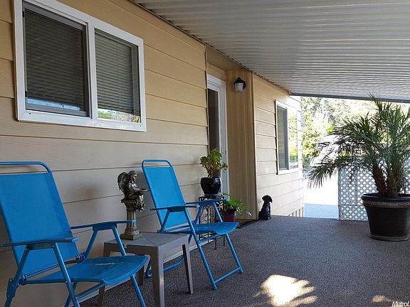 3rd image of 12014 Hemlock Dr
