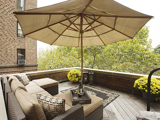 Sold by Sotheby's International Realty | media 14