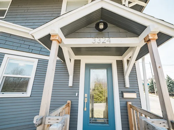 3324 Crescent Dr, Des Moines, IA 50312