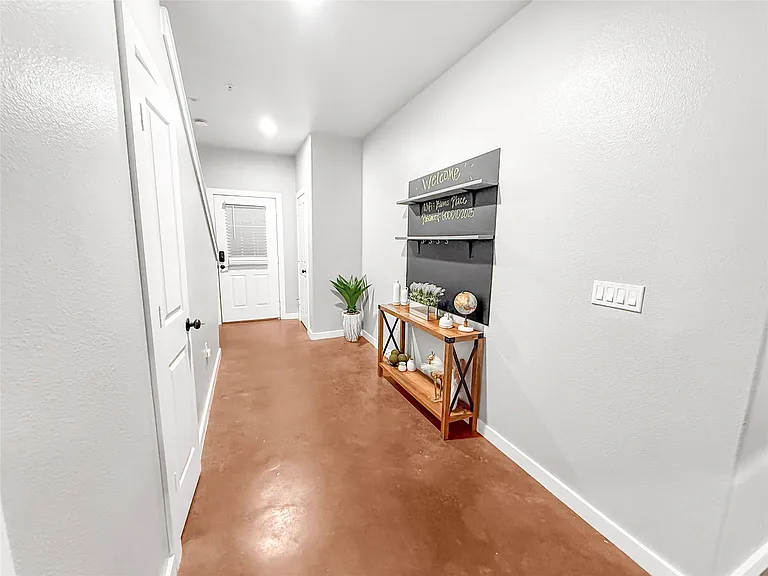 2216 Chenevert St #4 — Photo 9