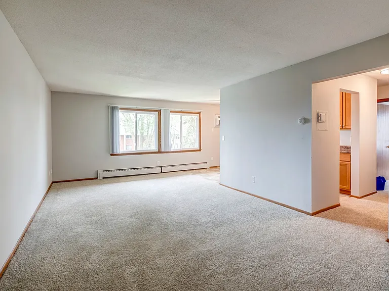 Edgerton Highlands Apartments — Photo 35