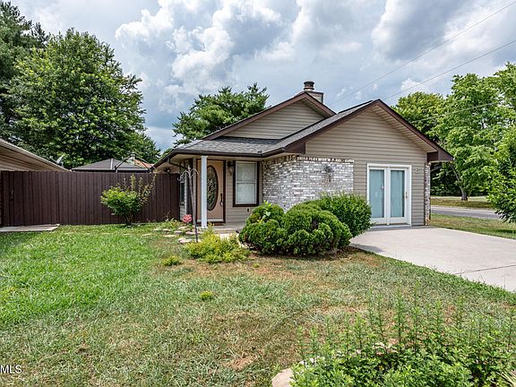 2nd image of 934 Lee Delia Ln