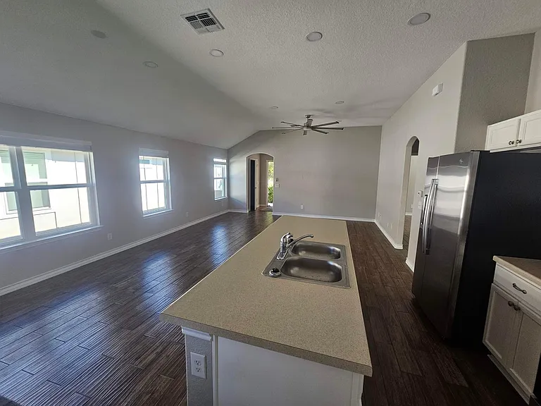 2608 Alamo St — Photo 9