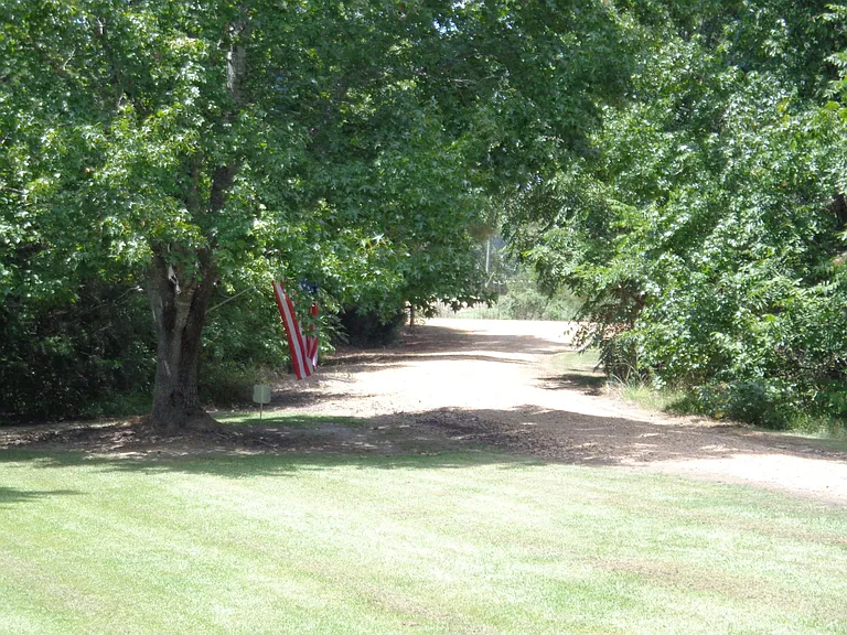 2702 Crawford Rd — Photo 4