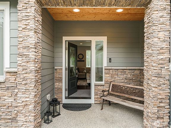 4th image of 16309 95th Avenue SE