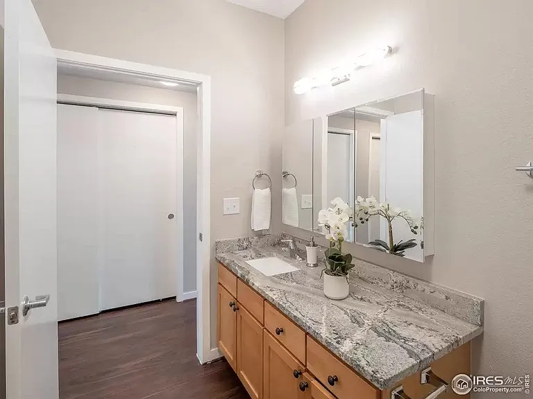 Shared Full Bathroom in Hall