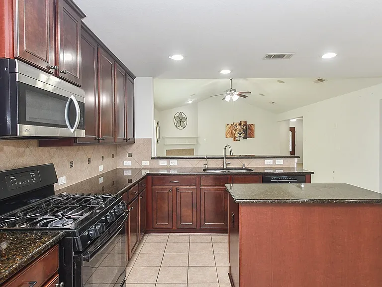 18302 Mable Pond Ln — Photo 10