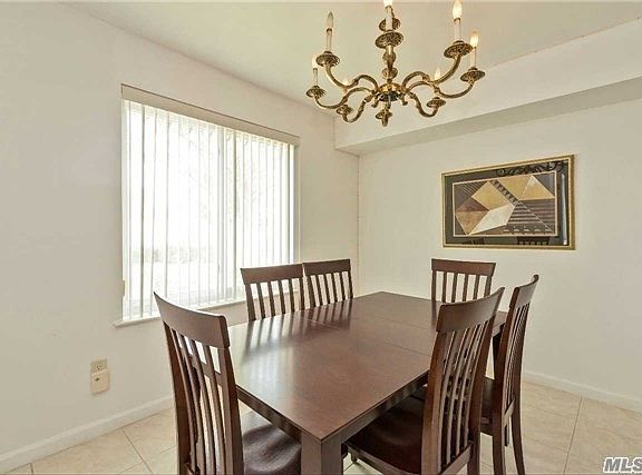 5th image of 8 Alhambra Dr