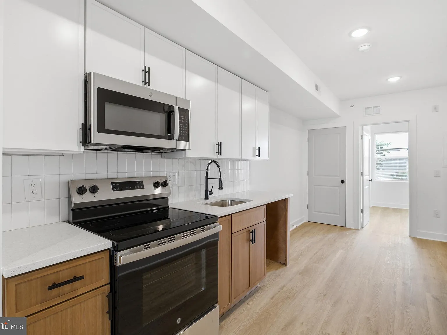 2 bed, $1,600 — Photo 3