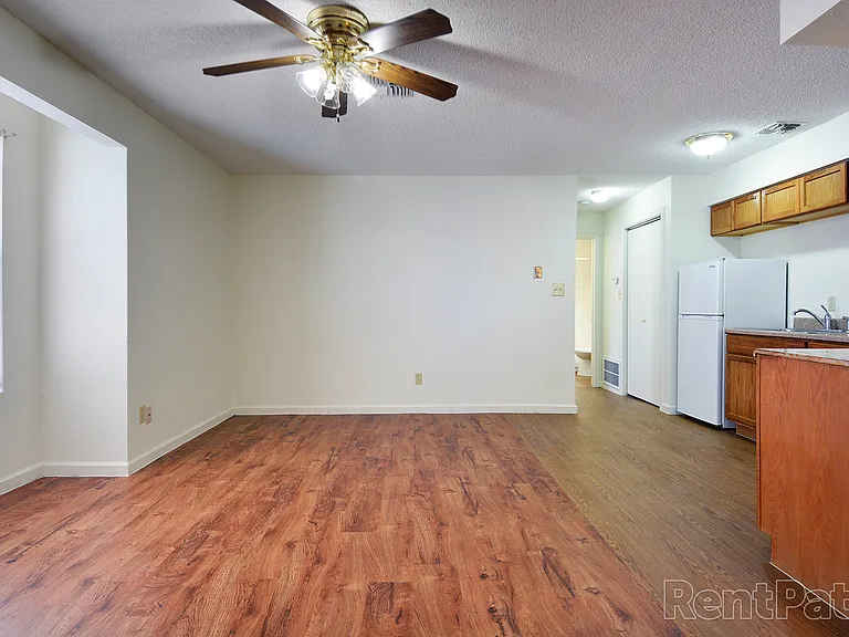 Jefferson Square Apartments — Photo 14