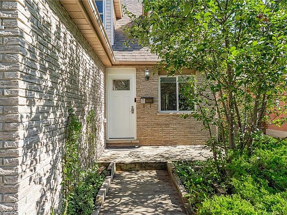 4th image of 34 Camrose Ct