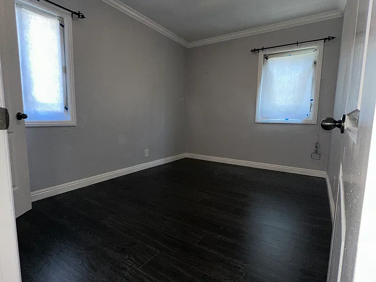 10220 S Van Ness Ave — Photo 13