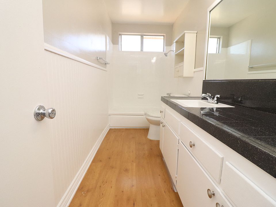 1st image of 704 W 40th St #5