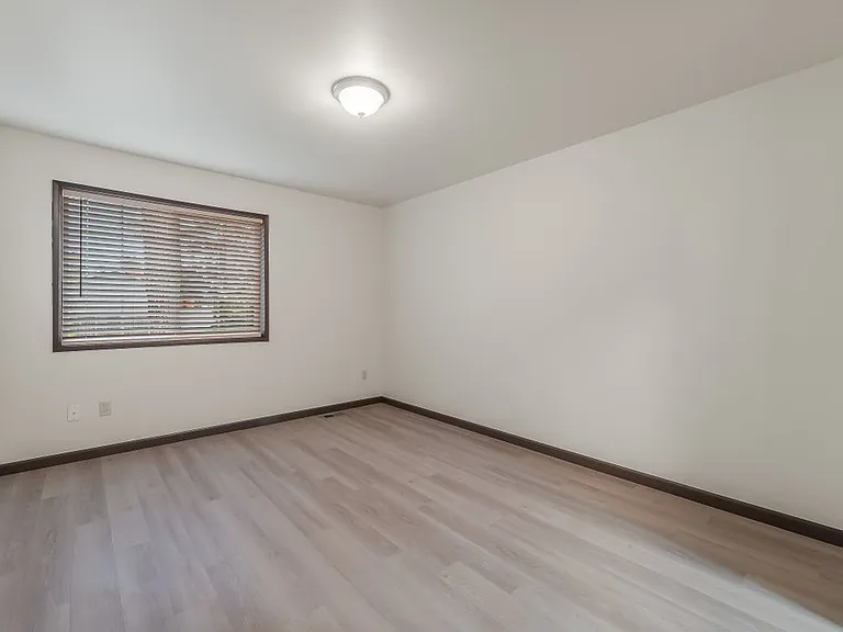 730 E Gregory Ln — Photo 13