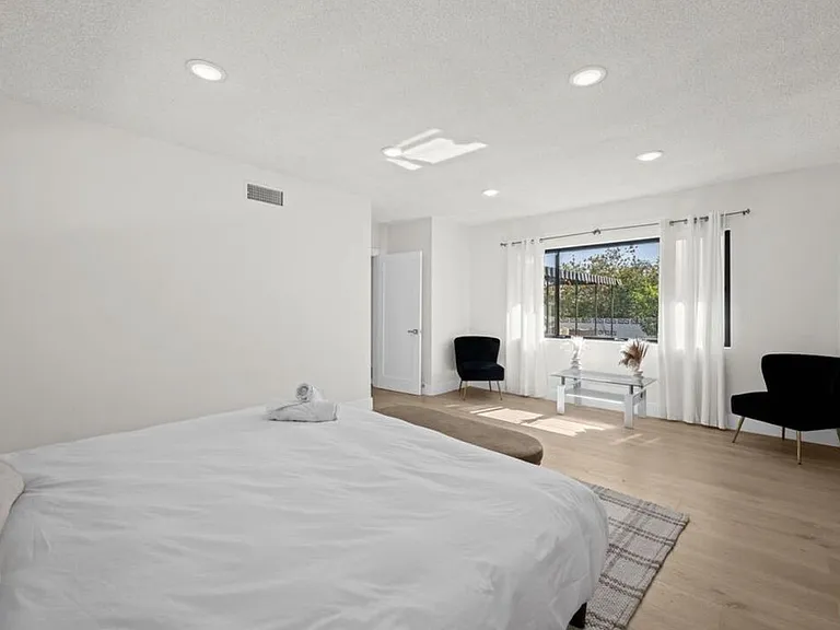 2617 S Beverly Dr — Photo 51