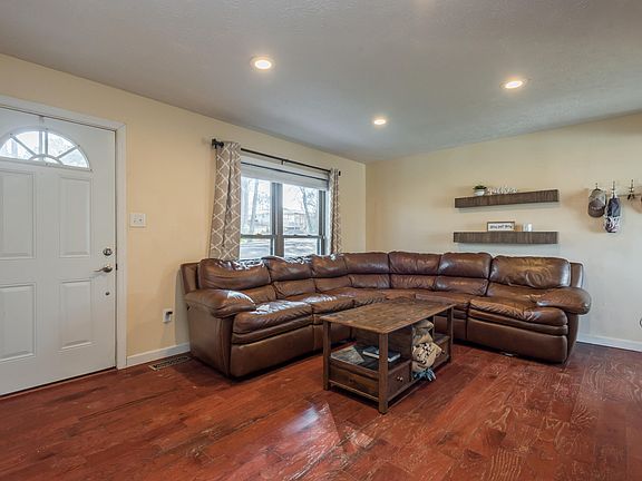 5th image of 922 Pine St