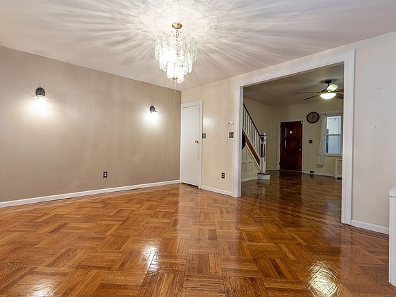 4th image of 215 Claremont Ave