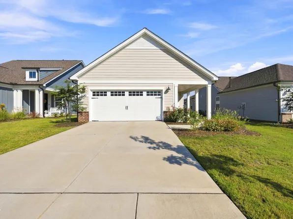 1630 Moa Ct, Fuquay Varina, NC 27526