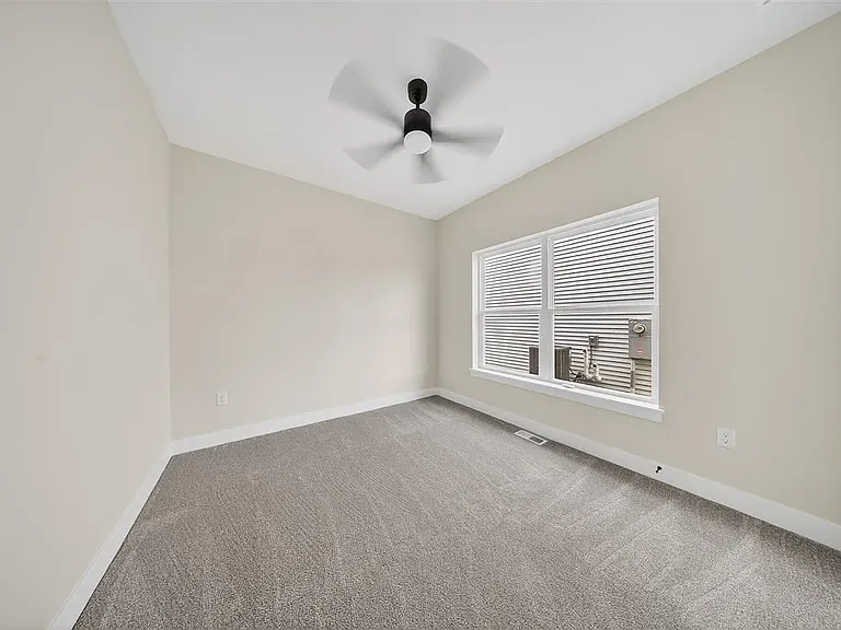 1275 Eisenhower Blvd — Photo 7