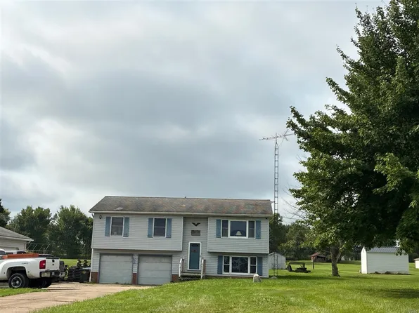 24083 Buck Rd, Alliance, OH 44601