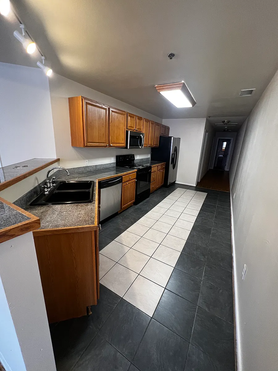 Building Photo - 803 W Broad St #1