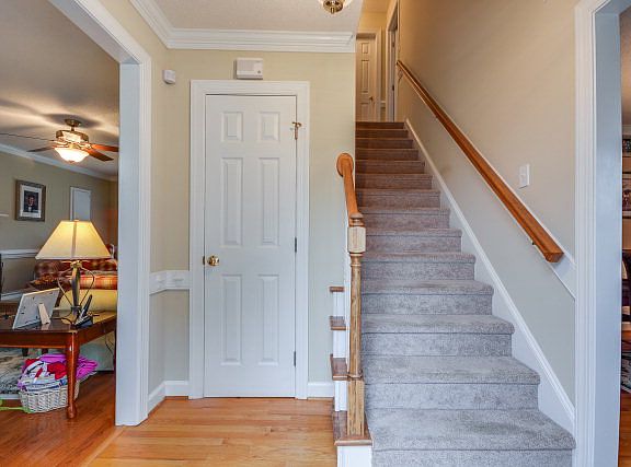 3rd image of 722 Bayberry Ct