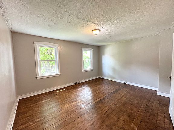 5th image of 1013 Willow Rd