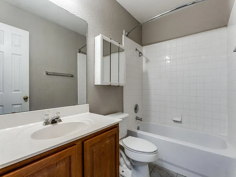 105 Loryn Dr — Photo 11