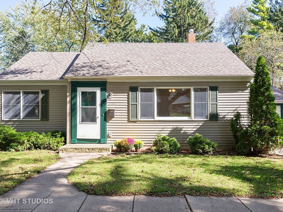 Lovely home near both the High School and South Prairie Elementary School, just off DeKalb Avenue in