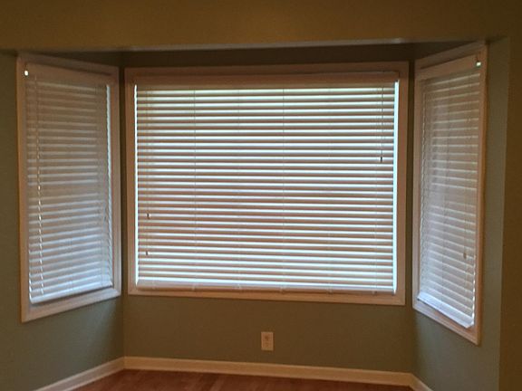 Bay window, family room