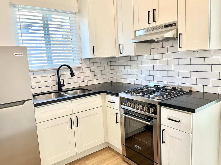 7120 Hawthorn Ave #9 — Photo 5