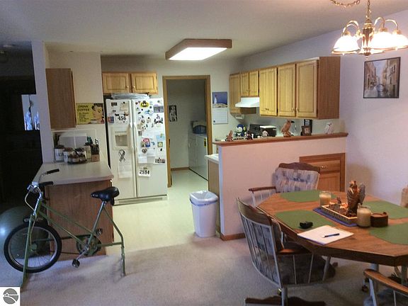 4th image of 245 Wildwood Dr