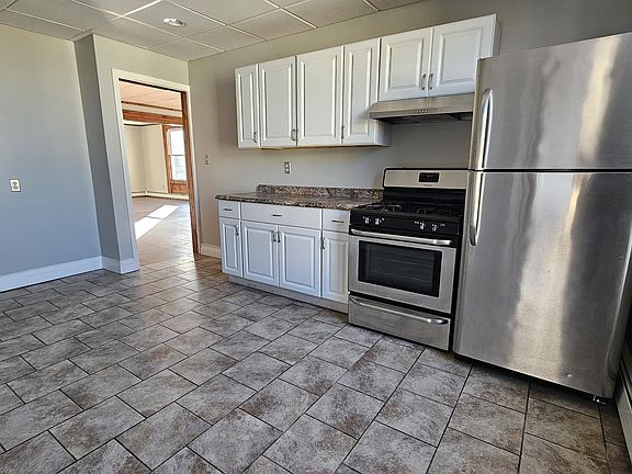 3rd image of 204 High St #2