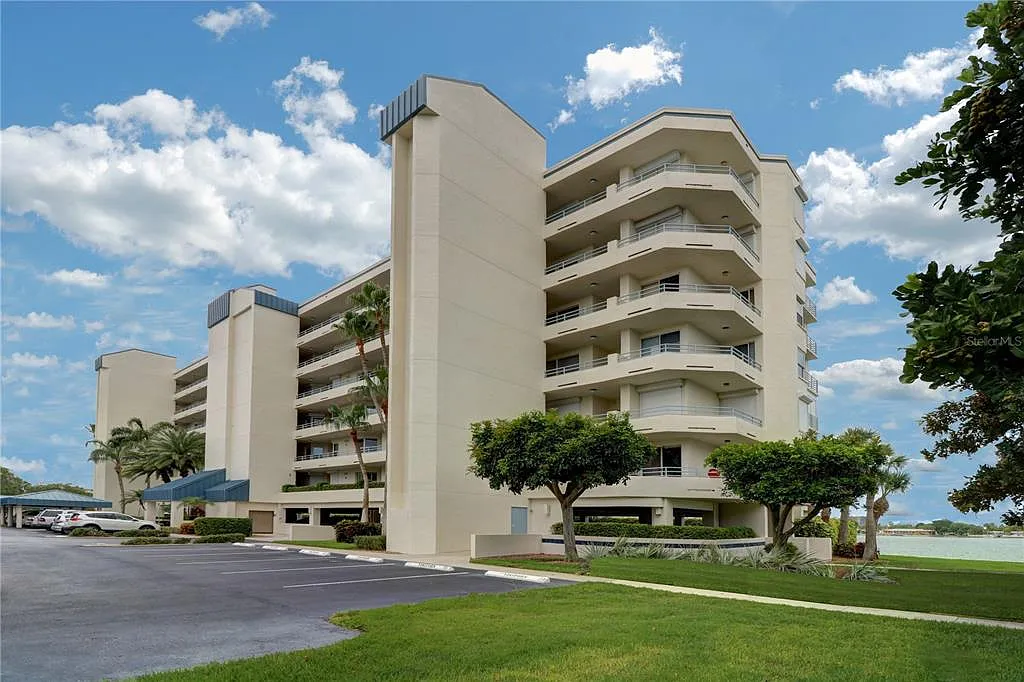 2 bed, 2.0 bath, 1300 sqft, $3,200 — Photo 4