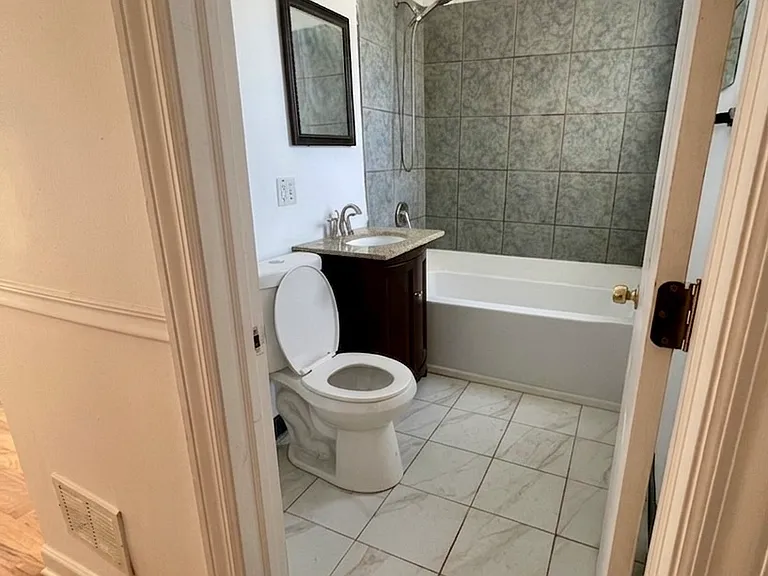 6303 N Rockwell St #3 — Photo 9