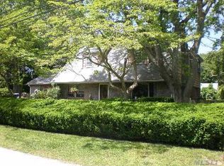 19 Eugene St, Melville, NY 11747