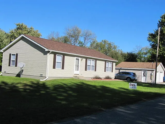 116 W North St photo 1