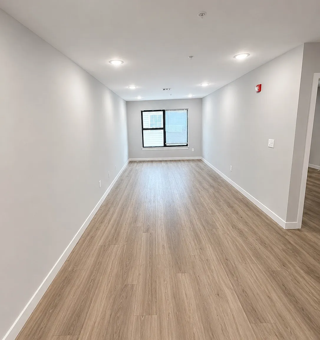 1 bed, $1,718 — Photo 4