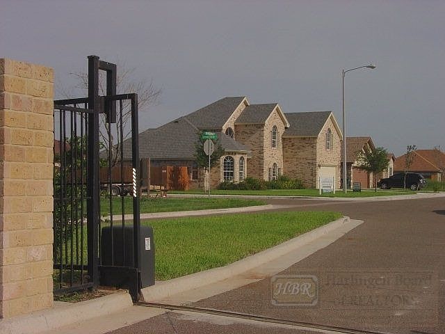 2nd image of 2014 Stonehaven Dr