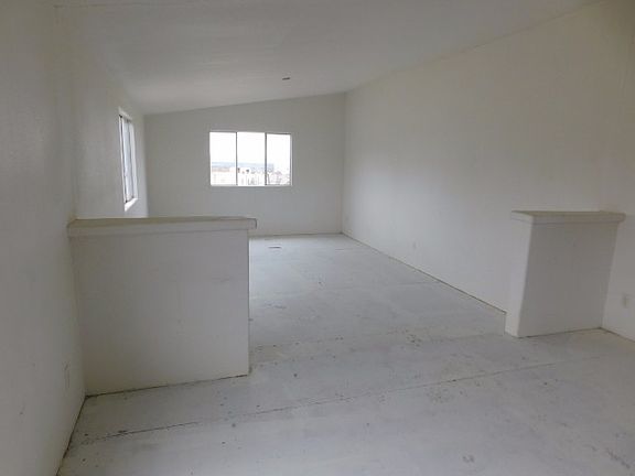 4th image of 668 Brink Cir