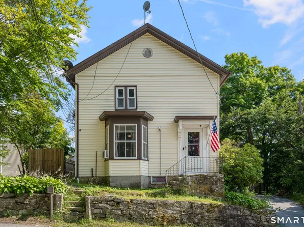 9 Hammond Street, Putnam, CT 06260