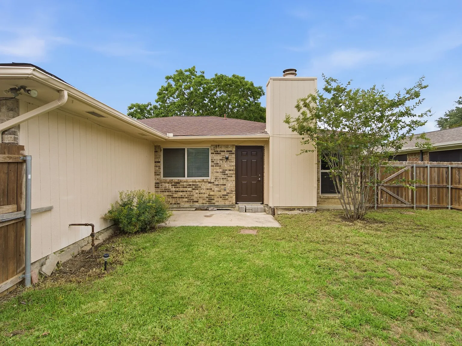 3 bed, 1670 sqft, $2,200 — Photo 2