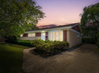 2633 Victor Ave, Glenview, IL 60025