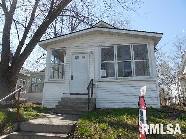 2012 9th St photo 1