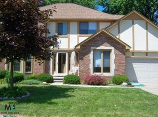 17681 Foxpointe Dr, Clinton Township, MI 48038