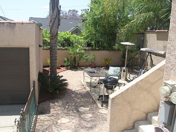 Tropical backyard retreat - perfect for BBQ, lounging & relaxing :)