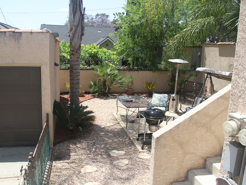 Tropical backyard retreat - perfect for BBQ, lounging & relaxing :)